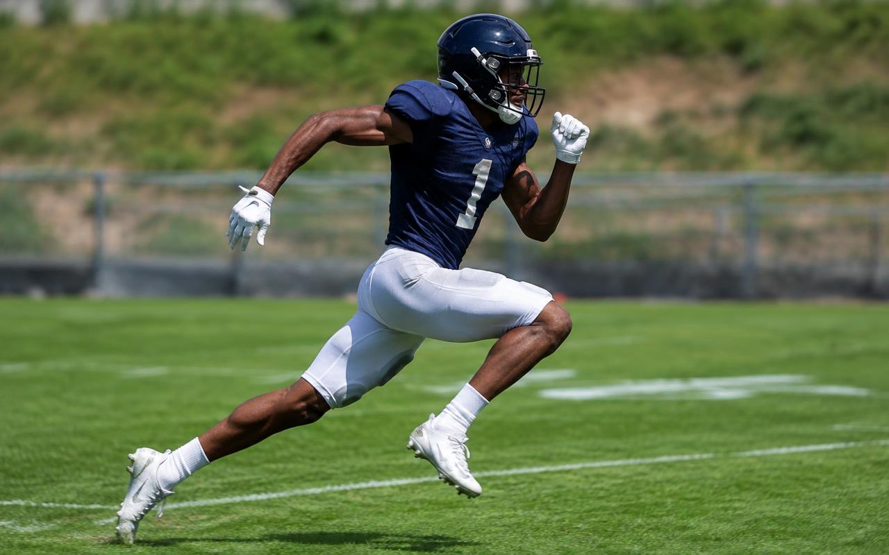 Football receiver sprinting downfield
